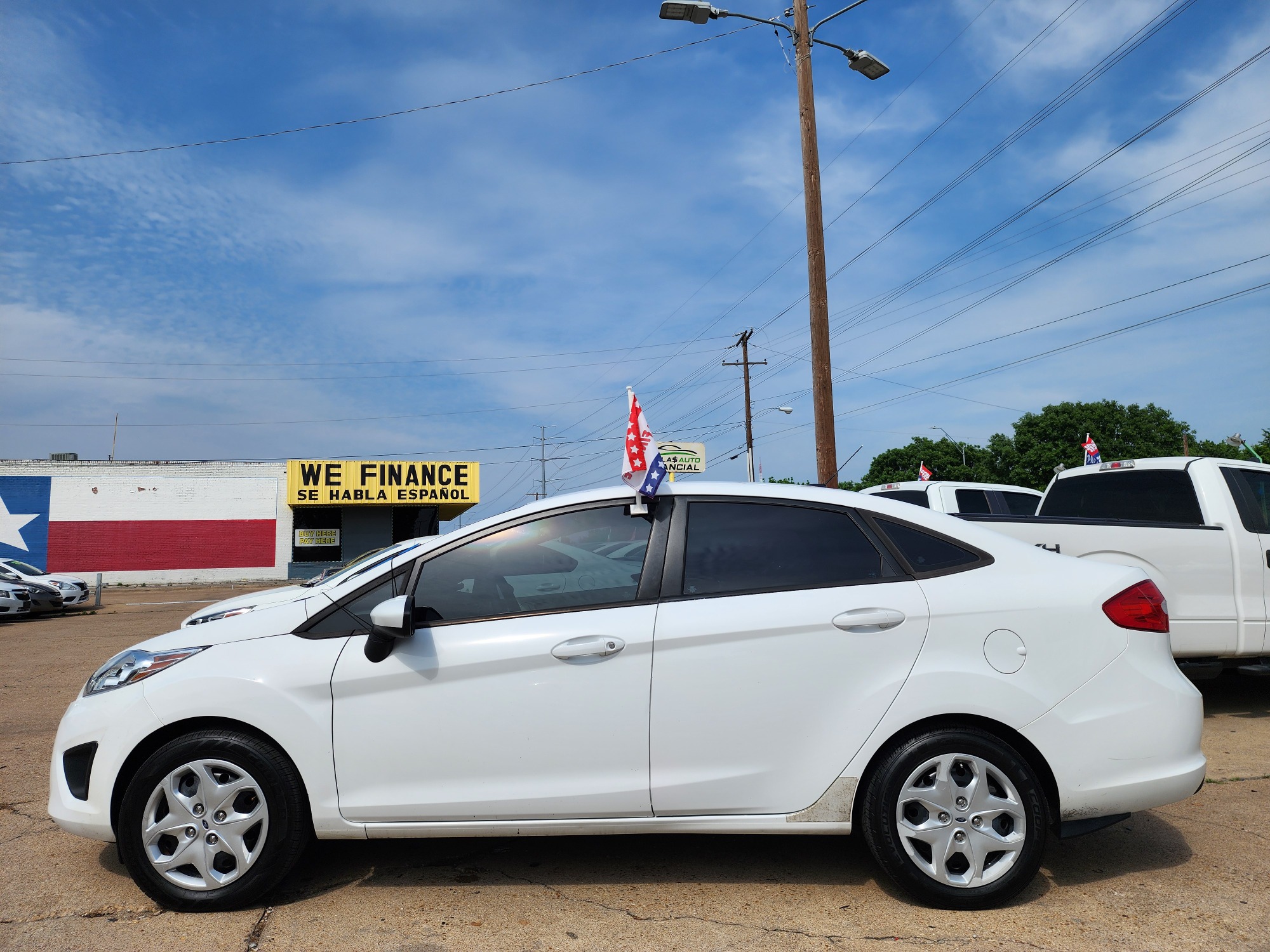 2012 WHITE Ford Fiesta S (3FADP4AJ0CM) , AUTO transmission, located at 2660 S.Garland Avenue, Garland, TX, 75041, (469) 298-3118, 32.885387, -96.656776 - Photo #6
